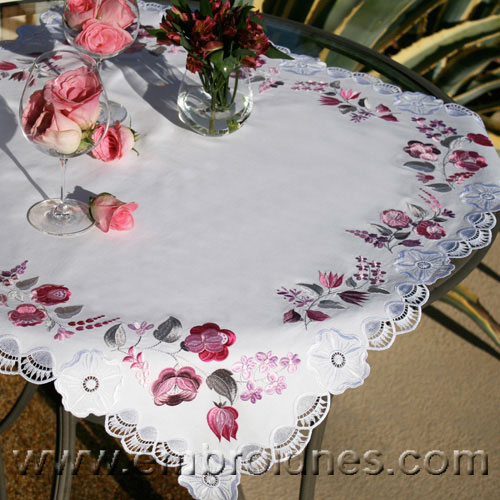 Tablecloth And Set Of 4 Napkins Machine Embroidered Pink And Yellow Rose Table Linens